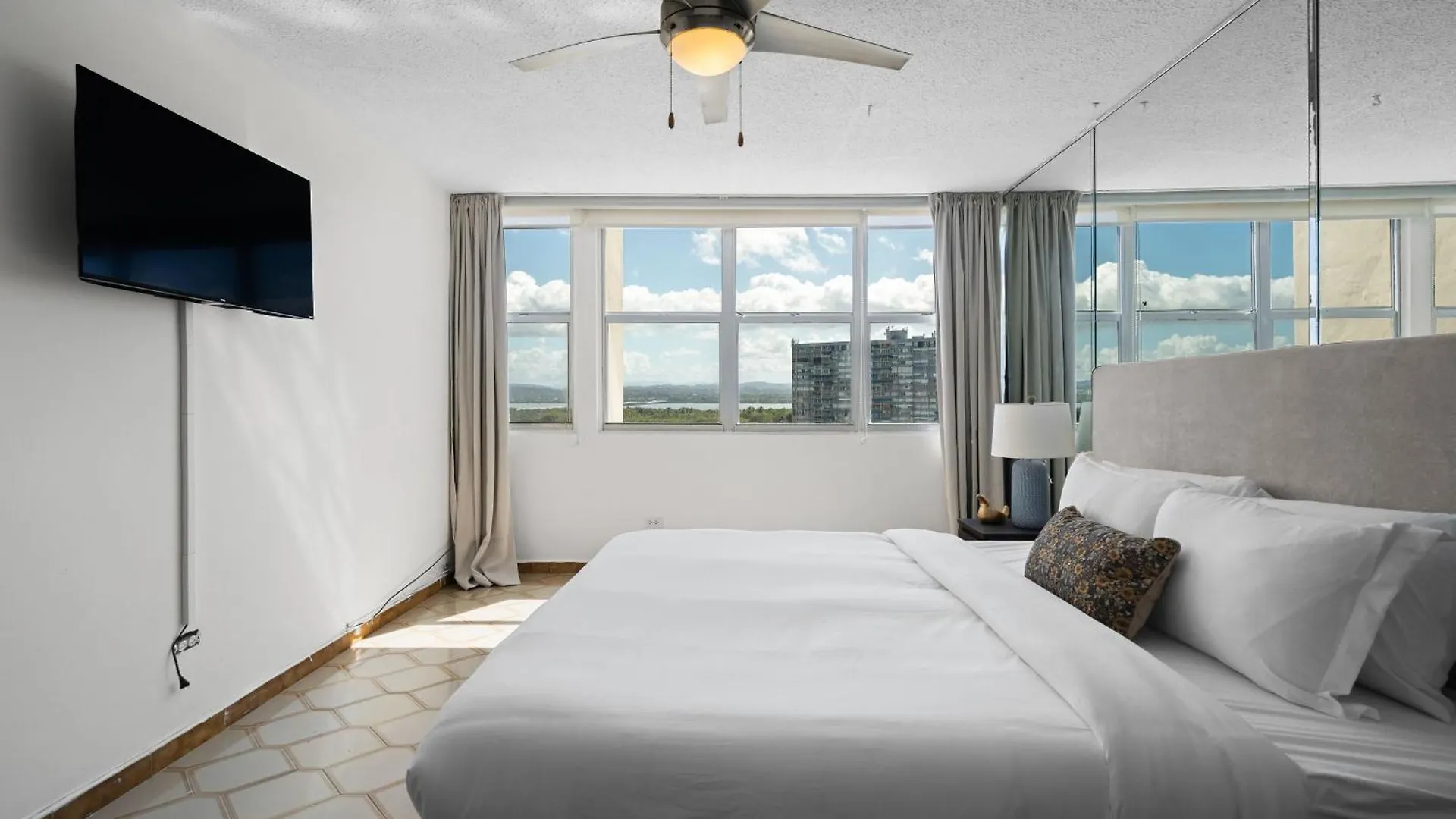 Beachfront Isla Verde Beach Balcony View Pool San Juan 0*,  Puerto Rico